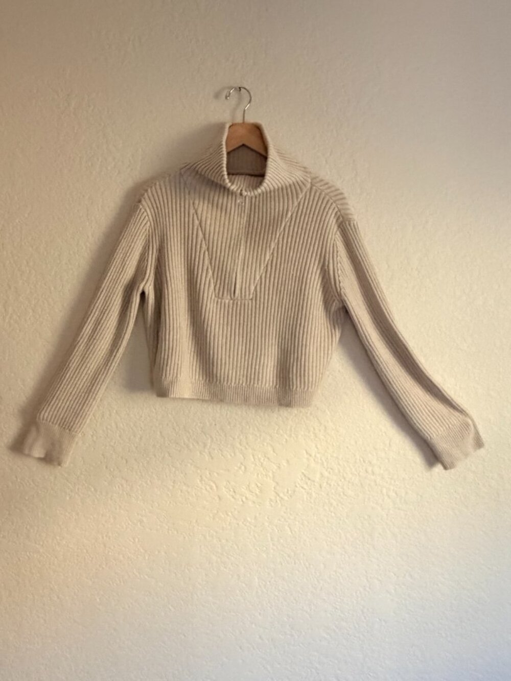 Gianni Bini cropped sweater